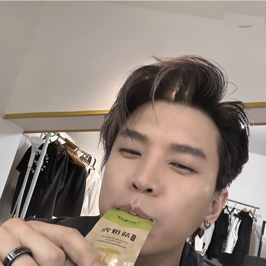 ENERGY 阿弟 咬虎奶菇養氣飲隨身包自拍